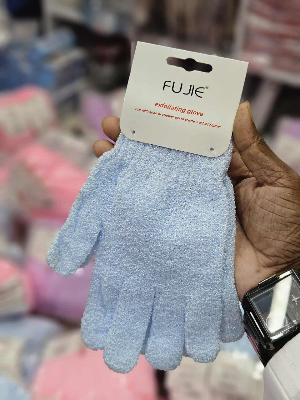 Exfoliating glove