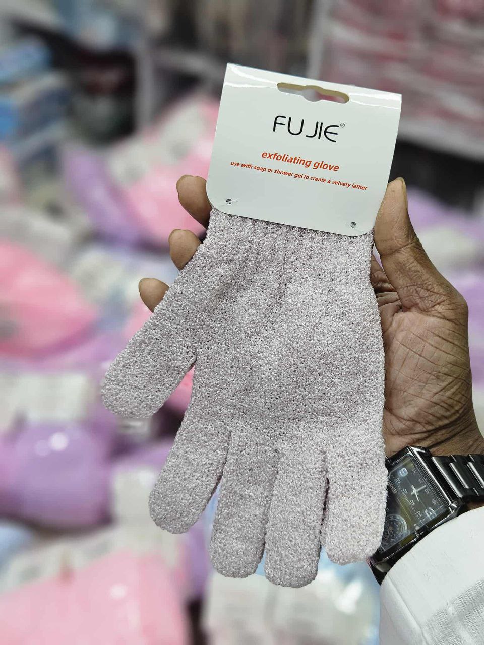 Exfoliating glove