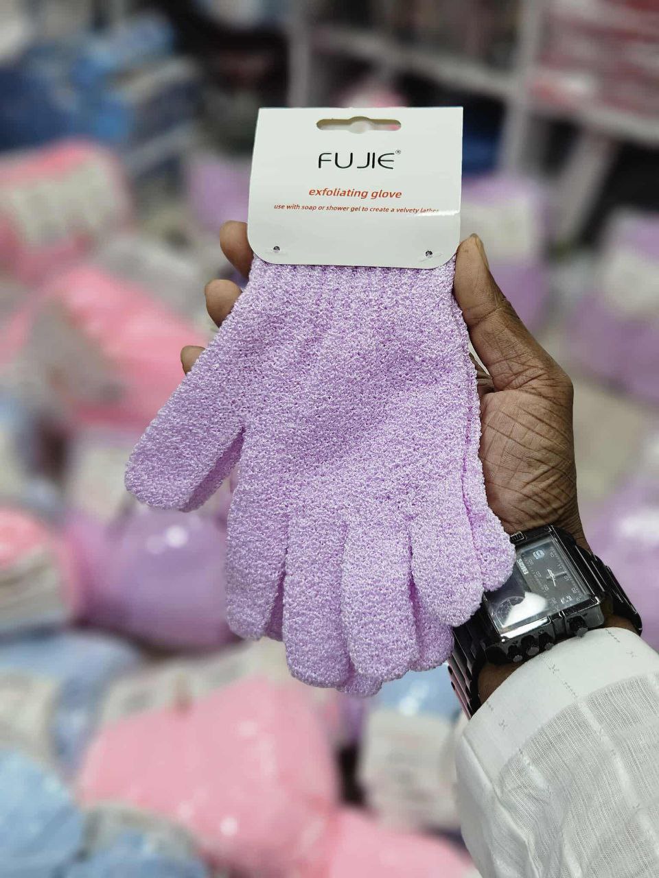 Exfoliating glove
