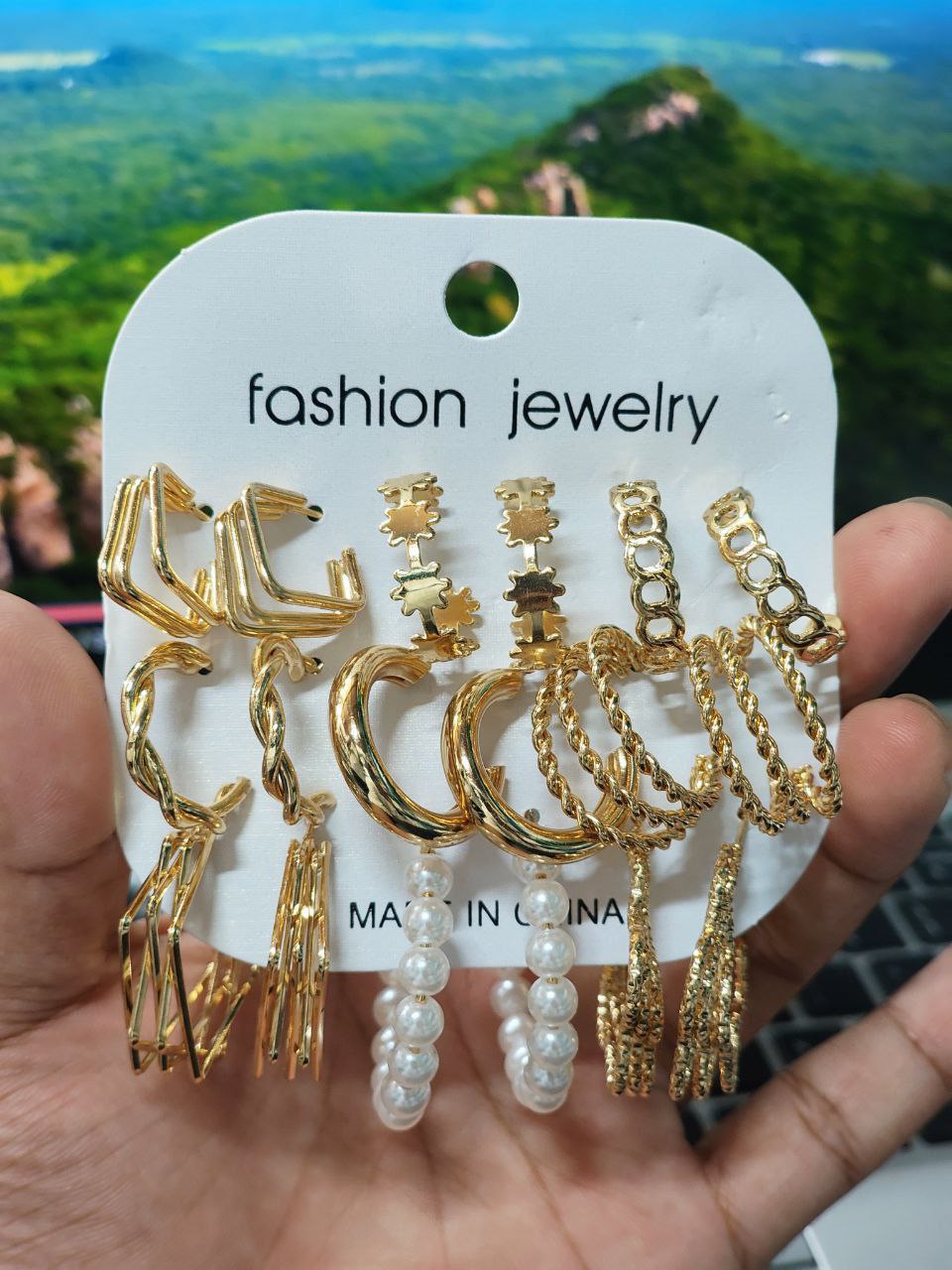 Elegant Gold Hoop Stud Earrings Set with Rhinestone Pearl ( Color Guarantee)
