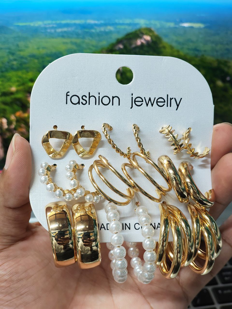 Elegant Gold Hoop Stud Earrings Set with Rhinestone Pearl ( Color Guarantee)