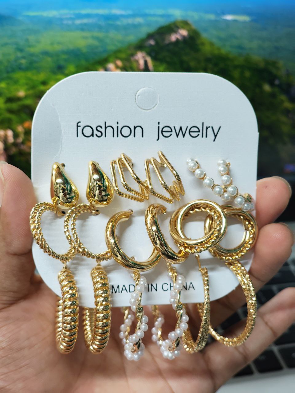 Elegant Gold Hoop Stud Earrings Set with Rhinestone Pearl ( Color Guarantee)