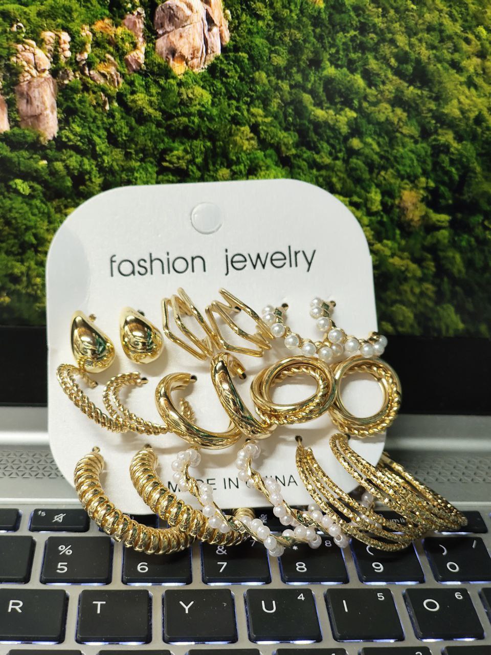 Elegant Gold Hoop Stud Earrings Set with Rhinestone Pearl ( Color Guarantee)