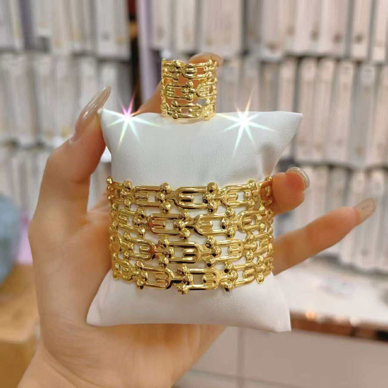 Metal Bracelet with Ring