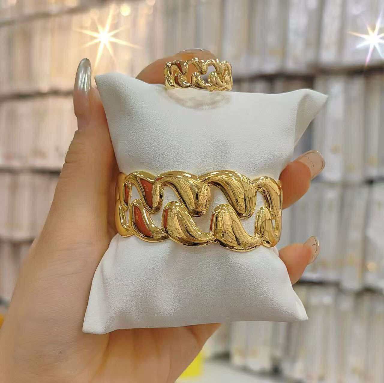 Metal Bracelet with Ring