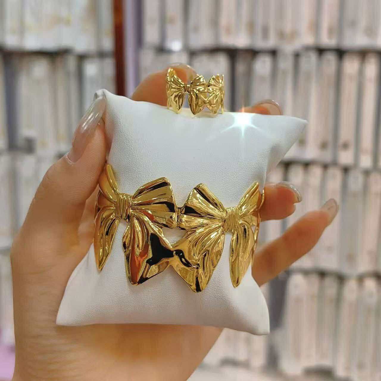 Metal Bracelet with Ring