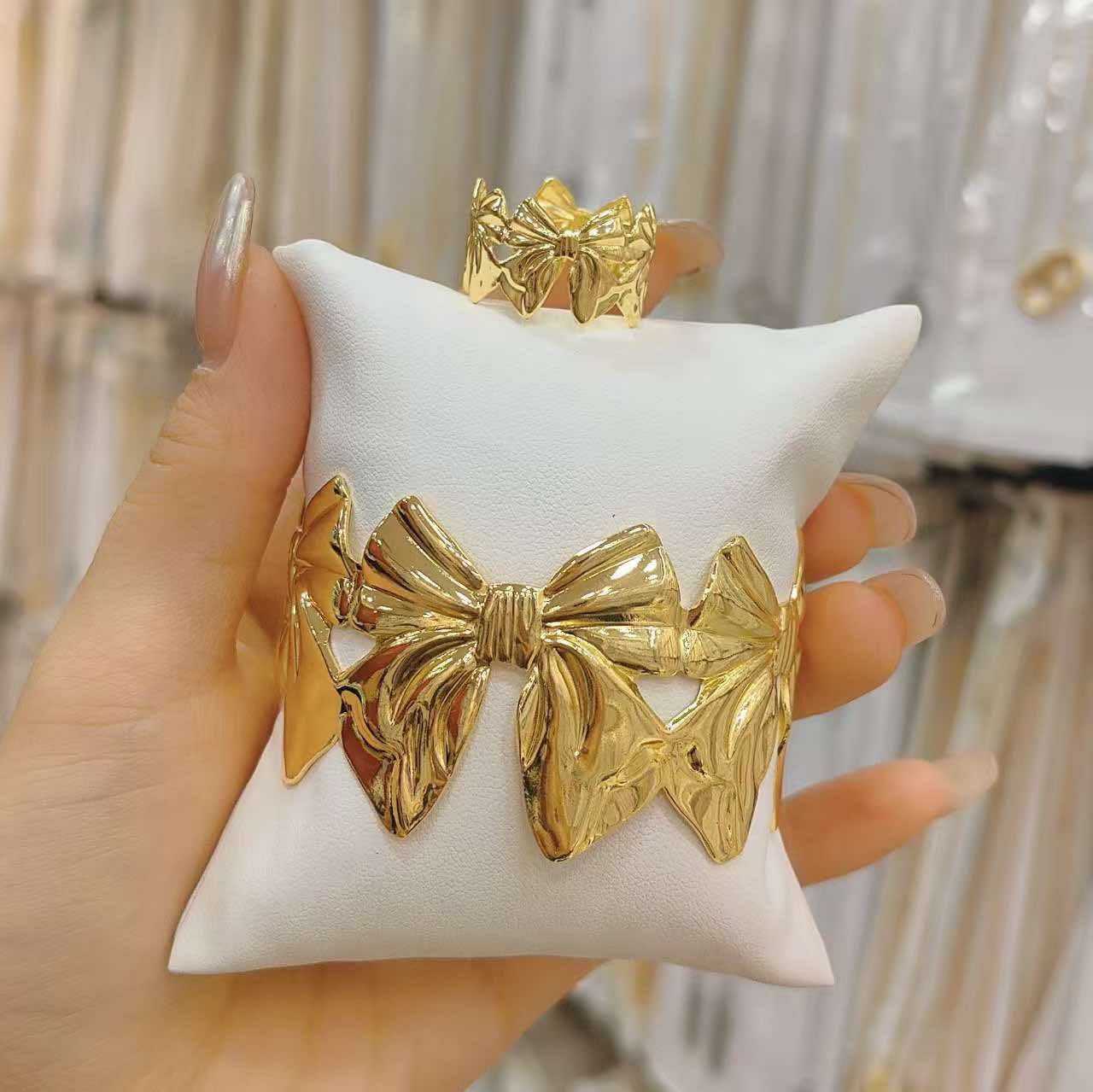 Metal Bracelet with Ring