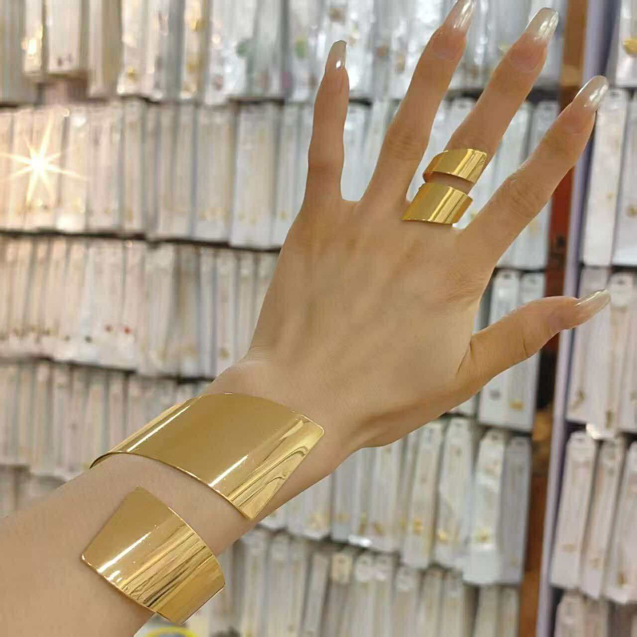 Metal Bracelet with Ring