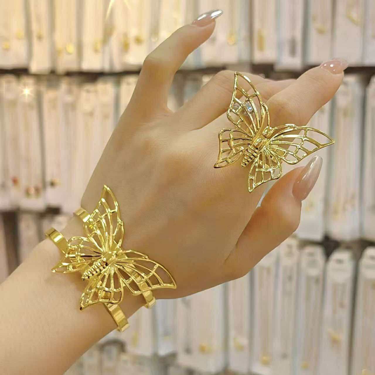 Metal Bracelet with Ring
