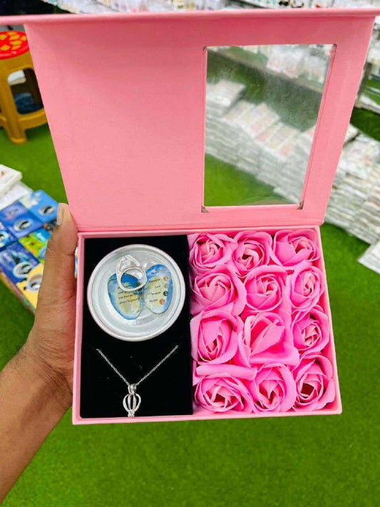 Oyster Pearl Necklace With 12 Pcs Rose