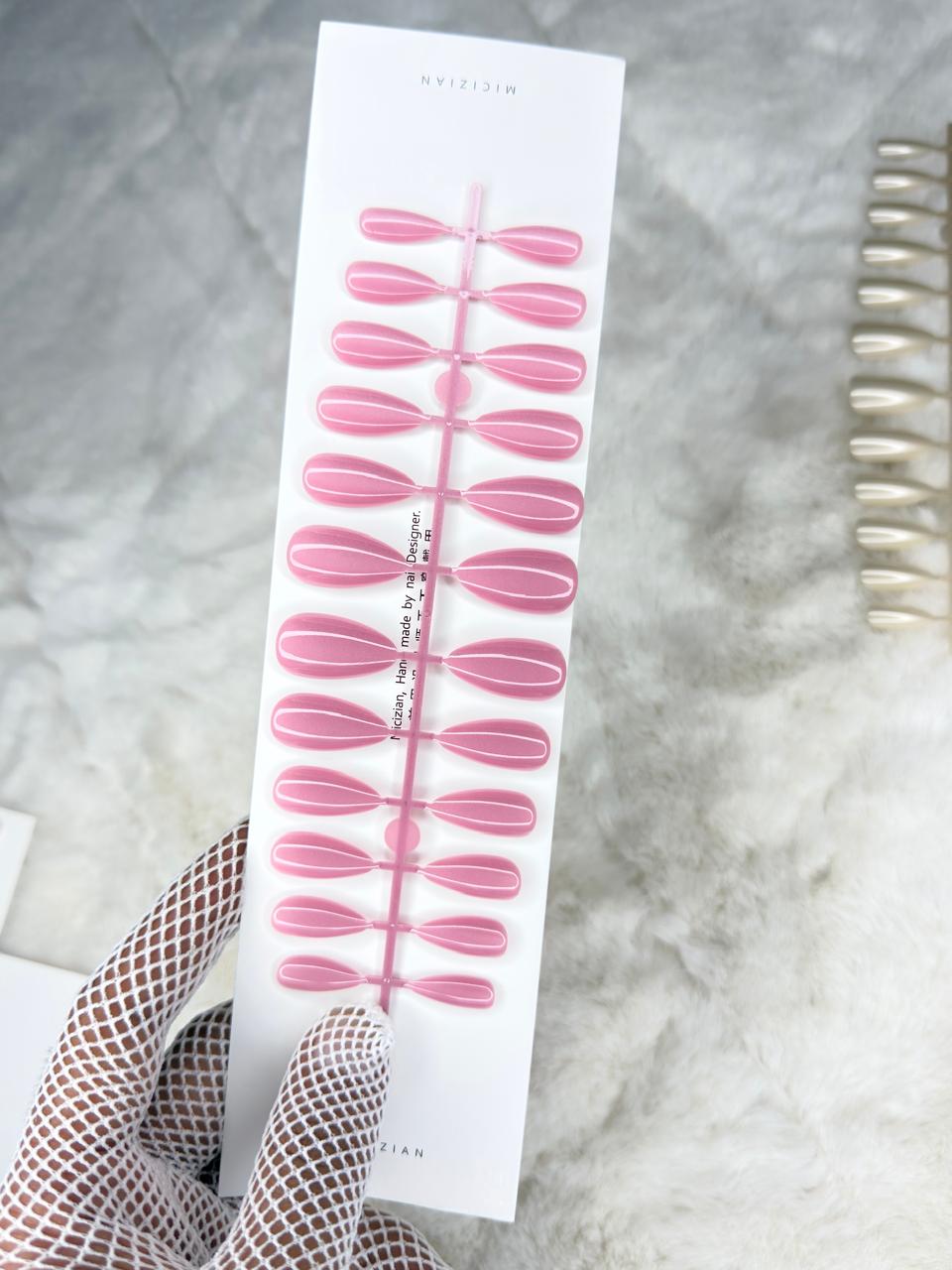 Cats Eye Fake Nails with Sticker