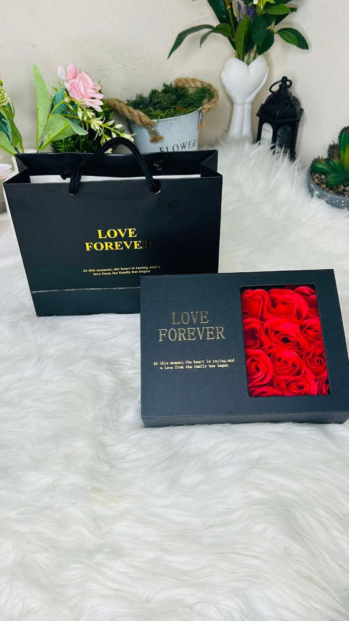 Oyester Pearl Necklace With 12 Pcs Red Rose