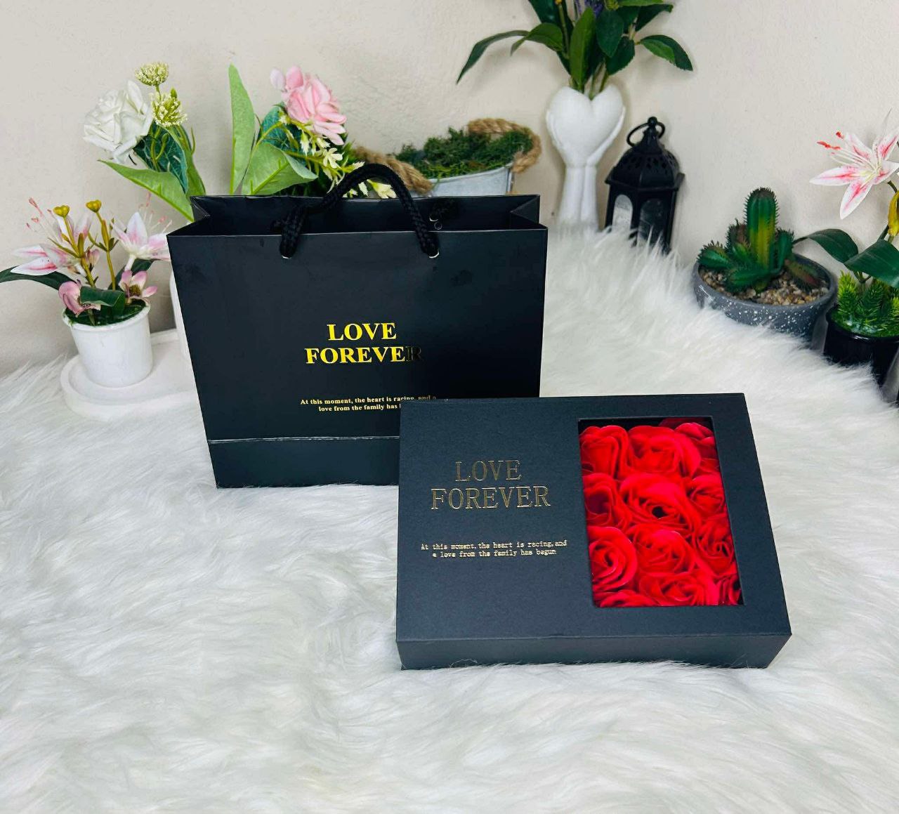 Oyester Pearl Necklace With 12 Pcs Red Rose