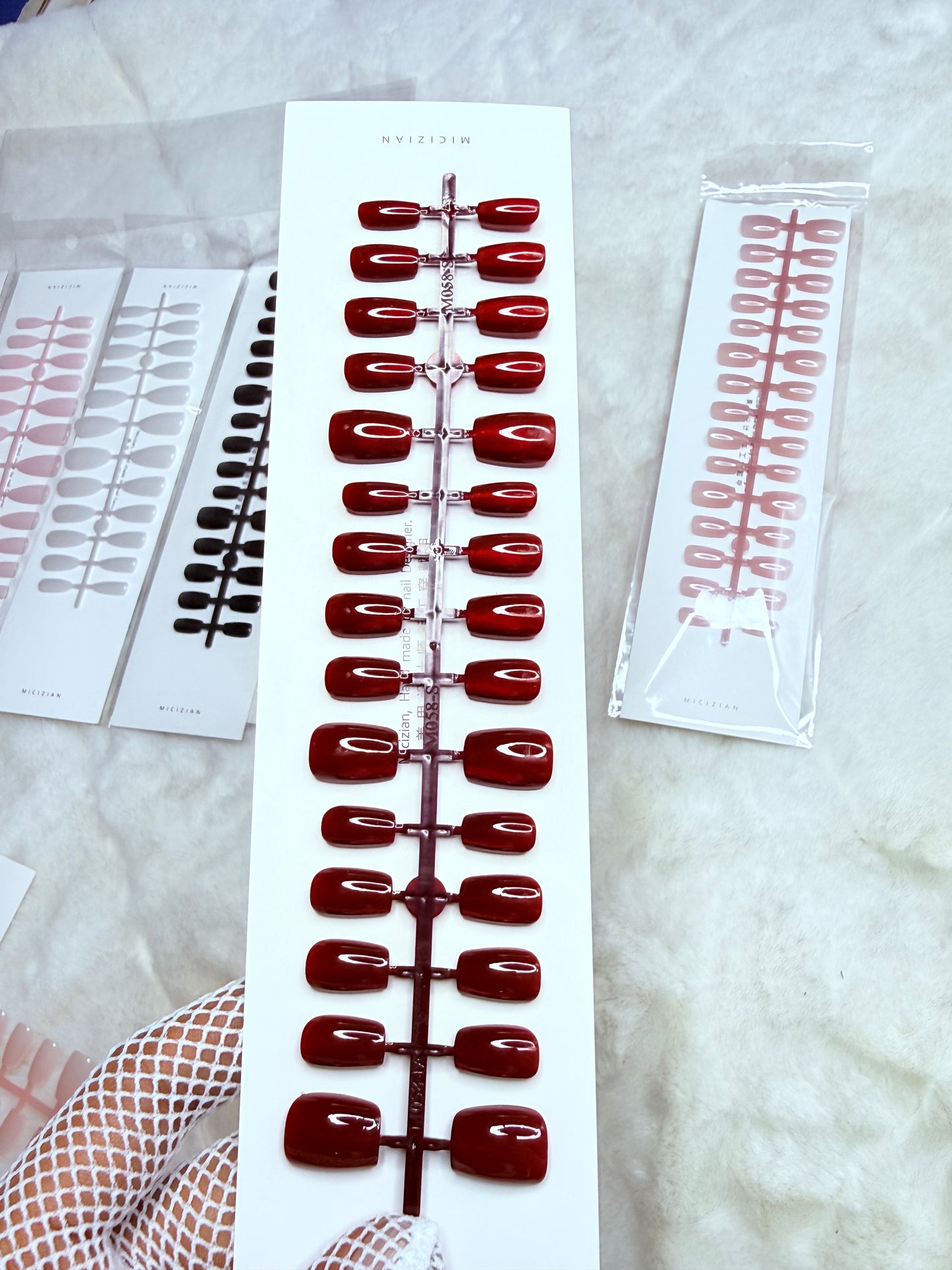 Cats Eye Fake Nails with Sticker