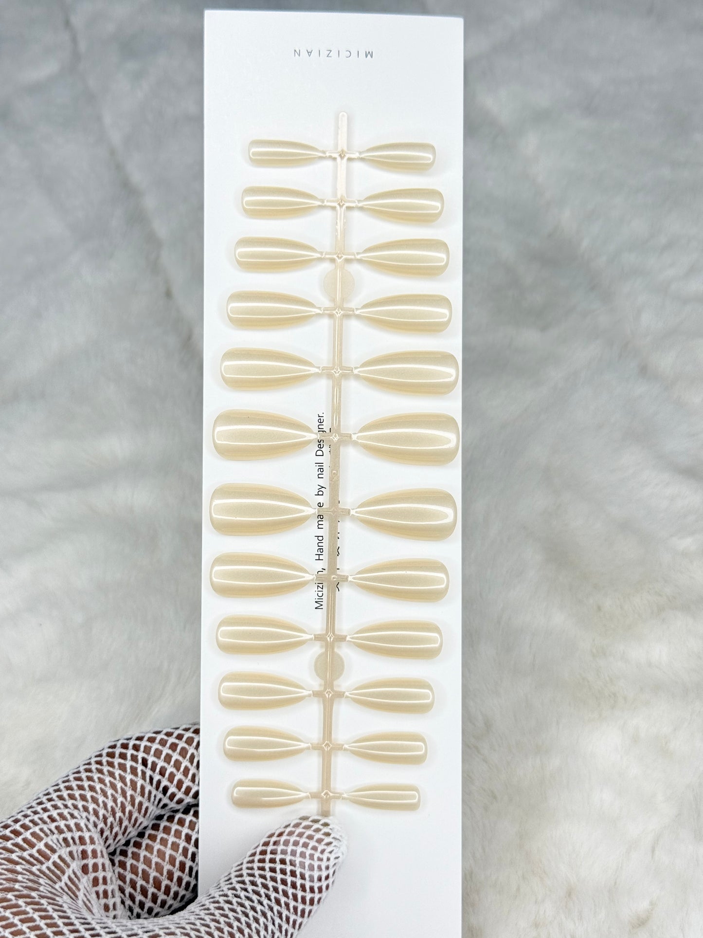 Cats Eye Fake Nails with Sticker