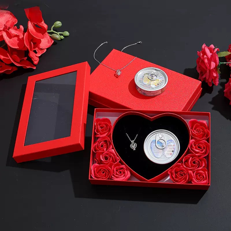 Oyester Pearl Necklace With 12 Pcs Red Rose