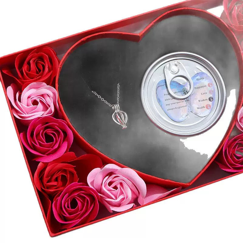 Oyester Pearl Necklace With 12 Pcs Red Rose