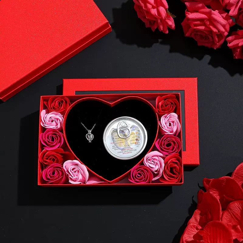 Oyester Pearl Necklace With 12 Pcs Red Rose