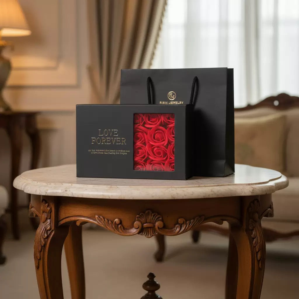 Oyester Pearl Necklace With 12 Pcs Red Rose