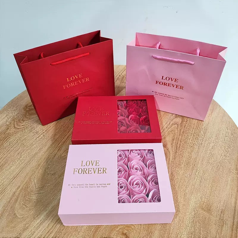 Oyester Pearl Necklace With 12 Pcs Red Rose