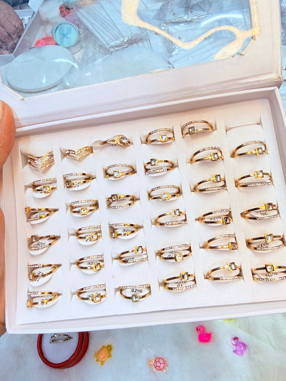 Finger Ring For Women (Color Guarantee)