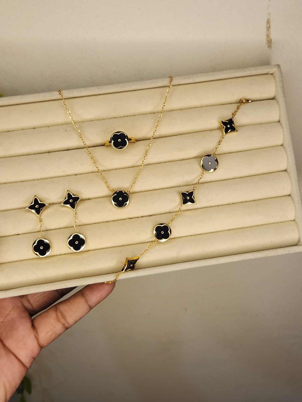 Louis Vuitton pendent Set