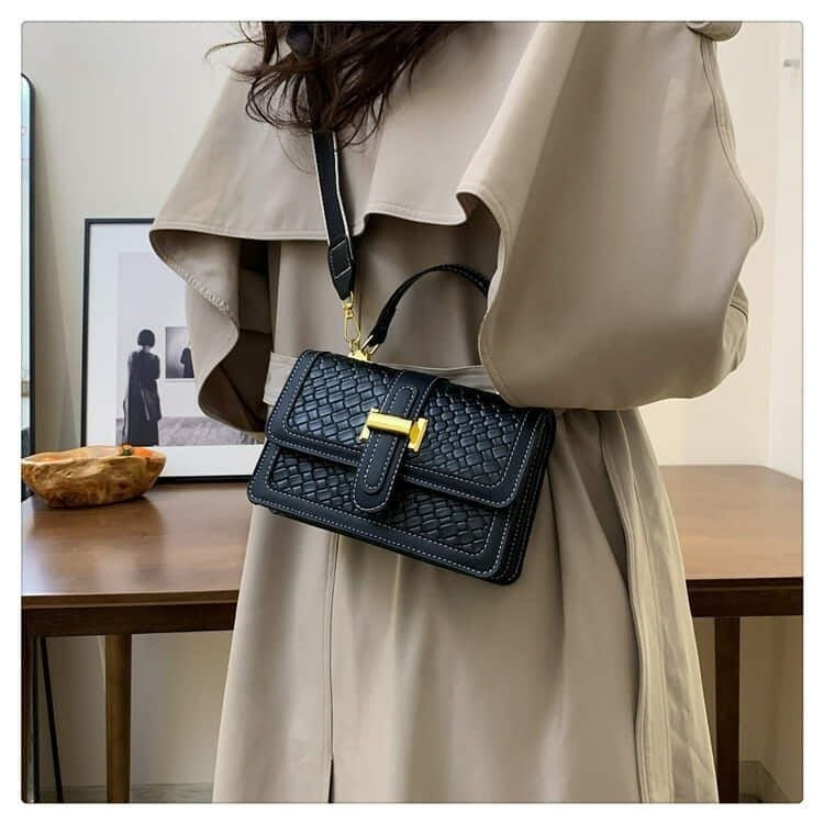 STRUCTURED FLAP SHOULDER BAG