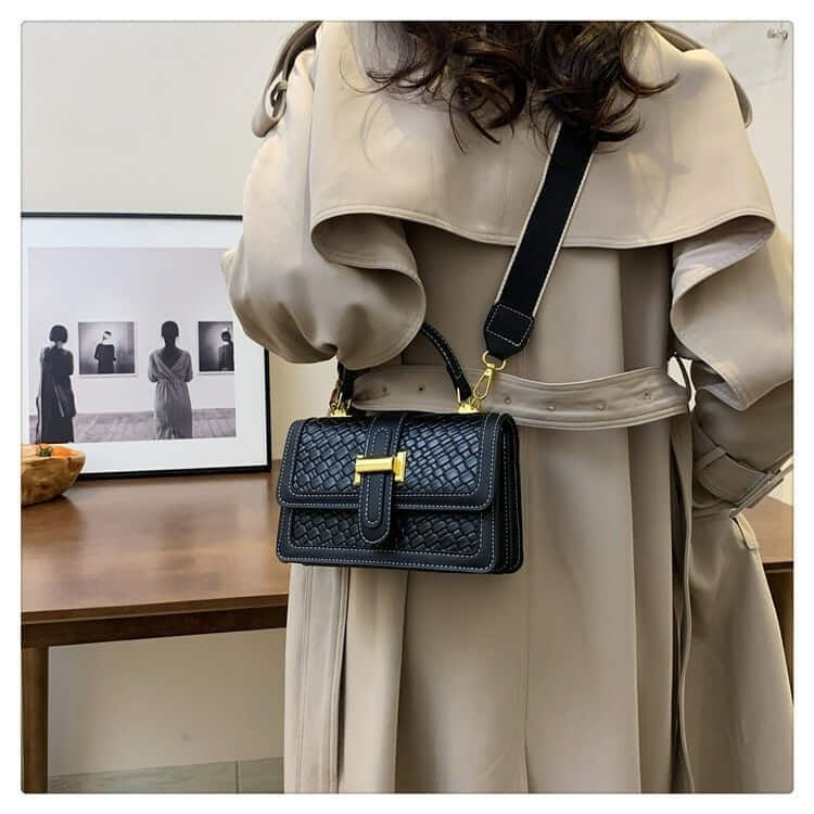 STRUCTURED FLAP SHOULDER BAG
